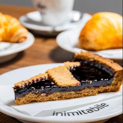 Crostata vegana con confettura ai lamponi