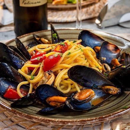 Spaghettoni alle cozze, pomodorini e prezzemolo